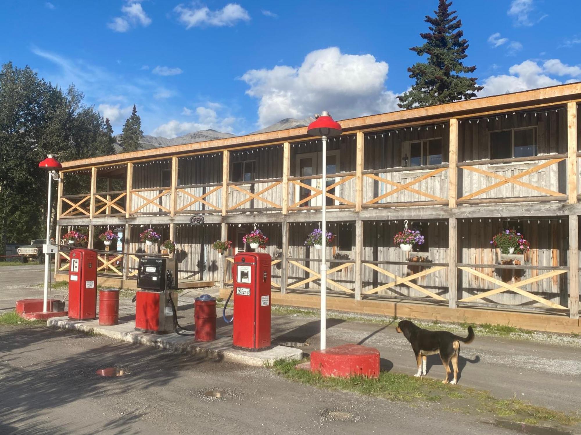 Double G Service Muncho Lake Εξωτερικό φωτογραφία